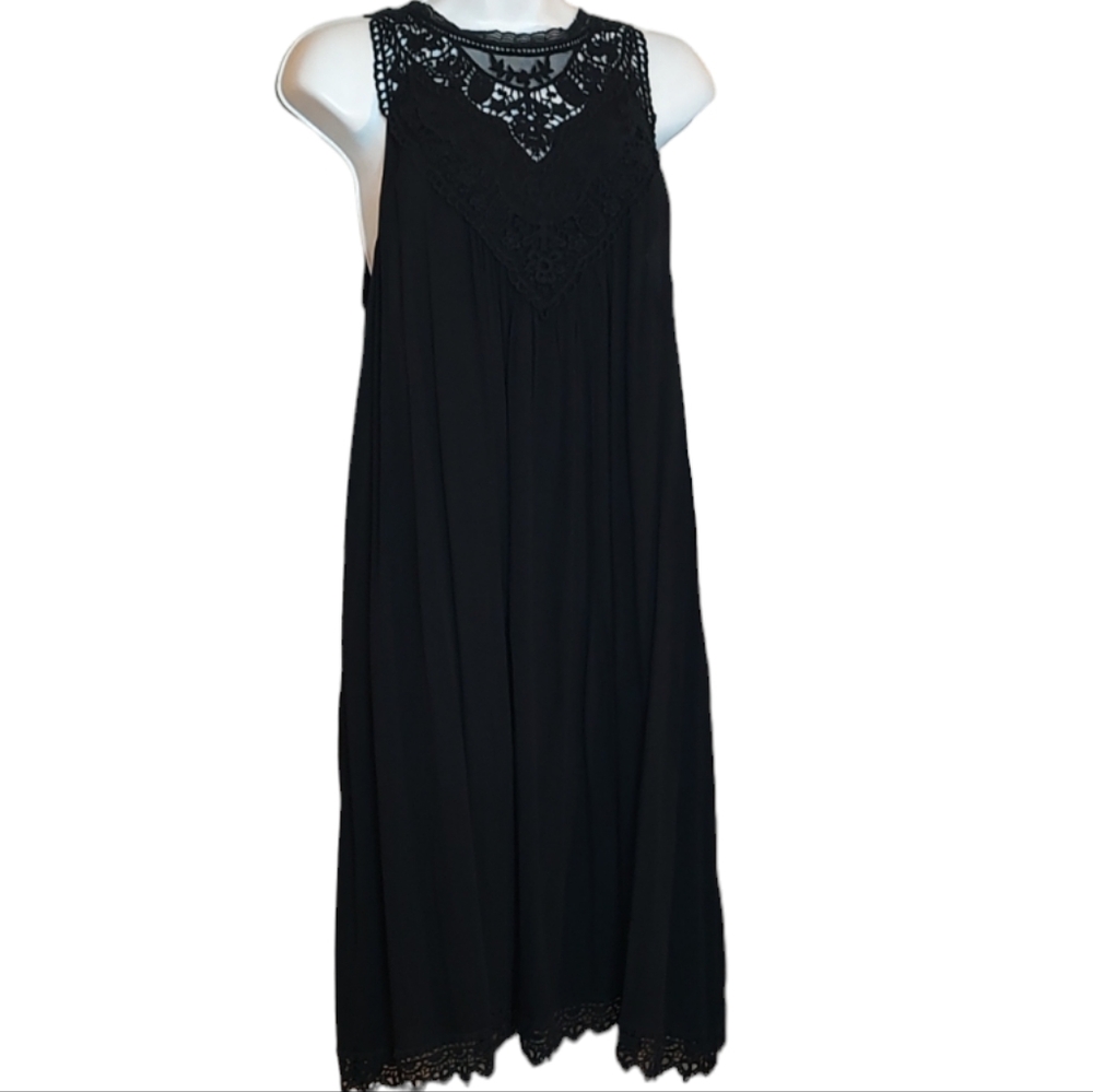 Black Sleeveless Flowy Dress w Embroidered Lace at Hem and at Neckline sz Large